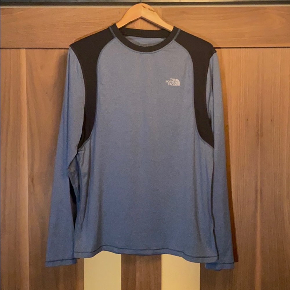 ⭐️ The North Face Technical Long Sleeve Shirt.
